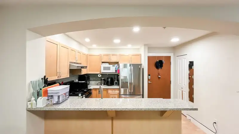 208 2338 WESTERN PARKWAY - photo 3 of 14