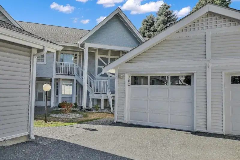 202 9109 154 STREET - photo 3 of 39