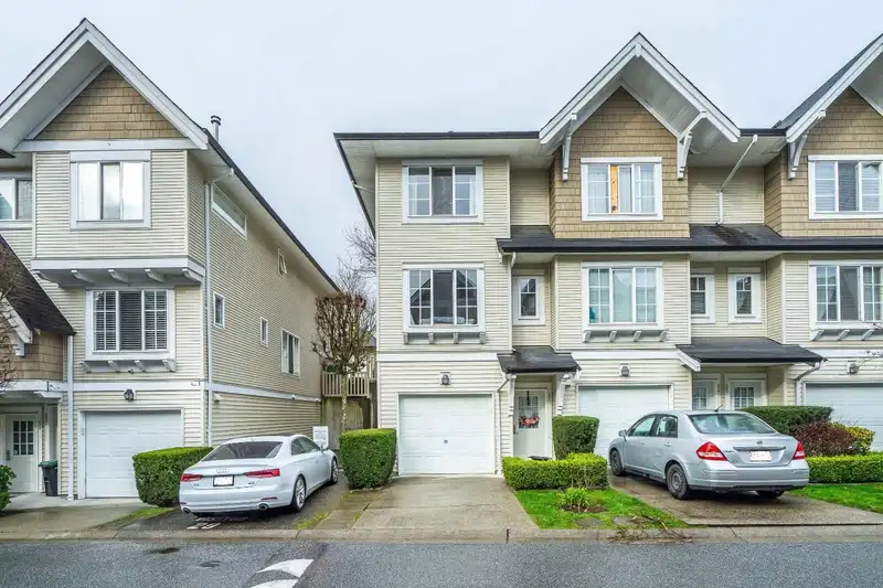 53 20560 66 AVENUE - photo 2 of 39