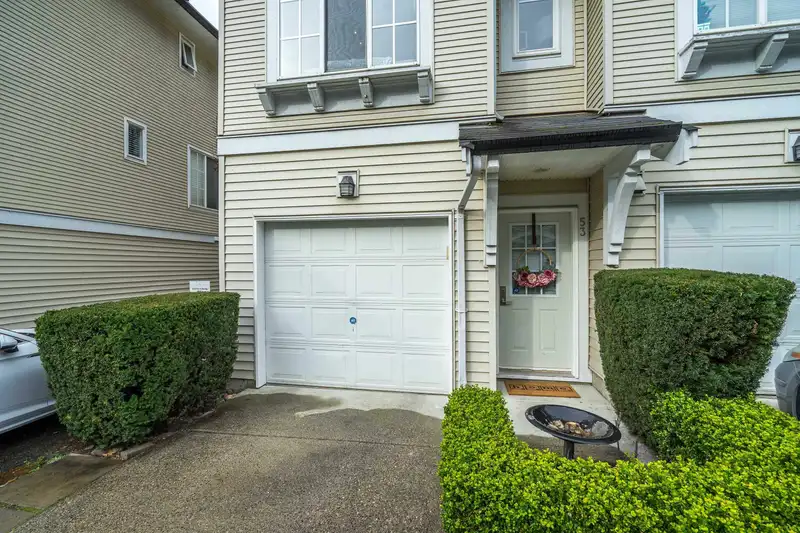 53 20560 66 AVENUE - photo 3 of 39