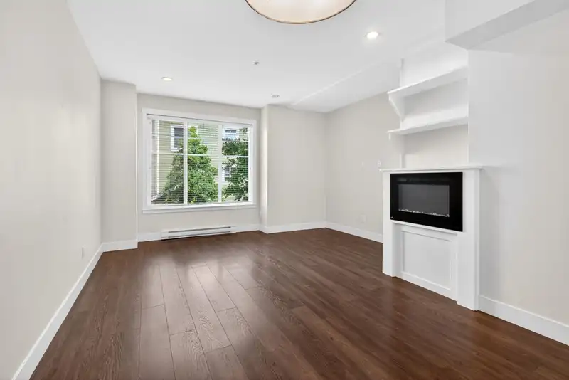 34 21150 76A AVENUE - photo 2 of 32