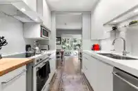 303 1322 MARTIN STREET - thumbnail 2