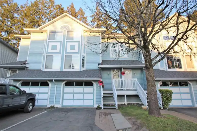 42 15550 89 AVENUE - photo 1 of 40