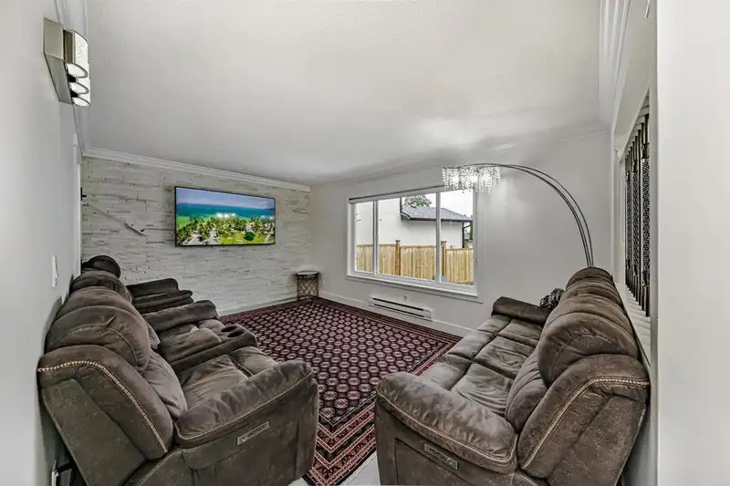 13232 82 AVENUE - photo 4 of 18