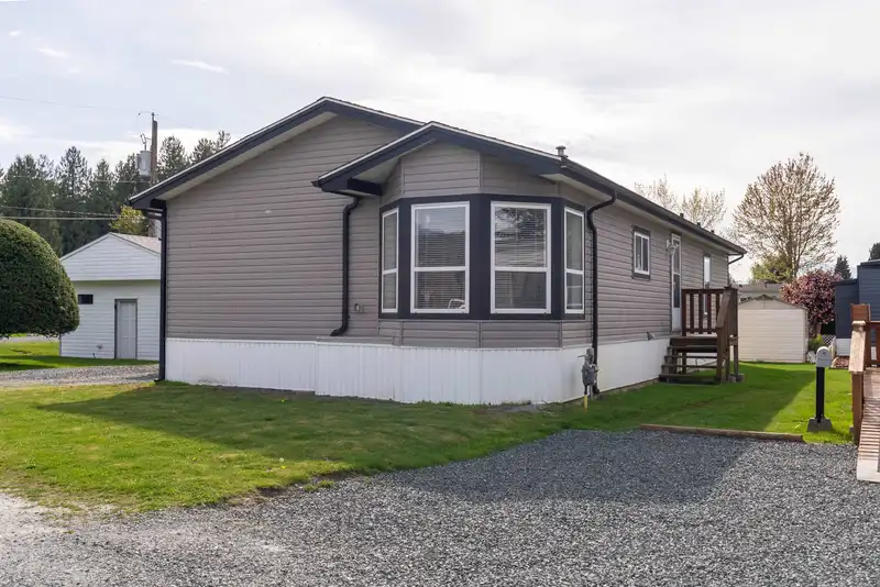 37 6035 VEDDER ROAD - photo 2 of 30