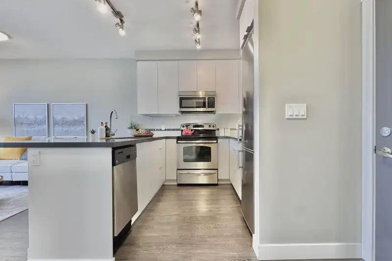 1103 9025 HIGHLAND COURT - photo 4 of 17