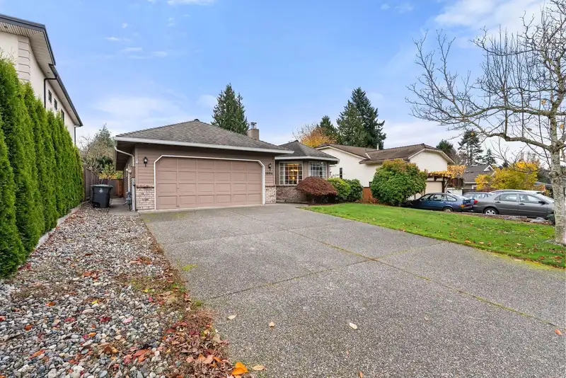 1694 143B STREET - photo 3 of 34