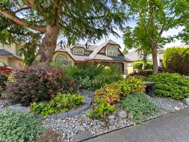 5677 185 STREET - photo 4 of 40