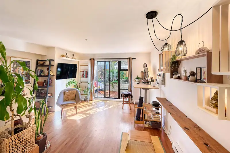 105 2226 W 12TH AVENUE - photo 1 of 33