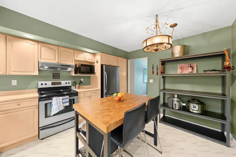 107 5776 200 STREET - photo 2 of 26