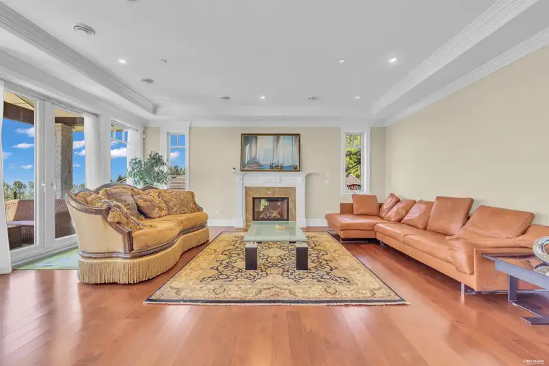 2562 GARDEN COURT - photo 2 of 35