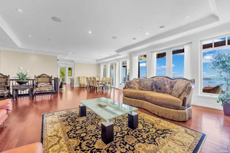 2562 GARDEN COURT - photo 3 of 35