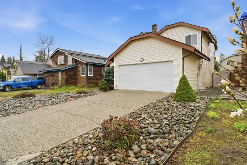 2808 MCCOOMB DRIVE - photo 1 of 34