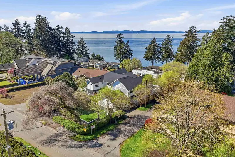 29 ENGLISH BLUFF ROAD - photo 2 of 40