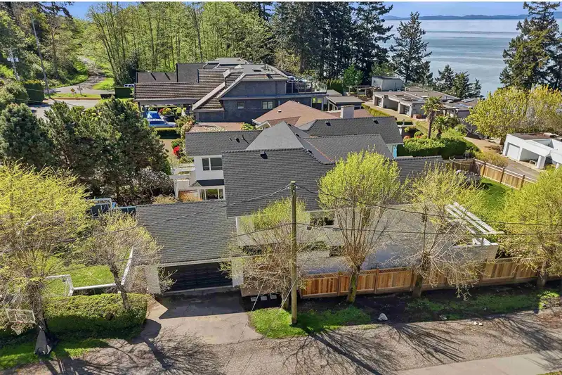 29 ENGLISH BLUFF ROAD - photo 3 of 40