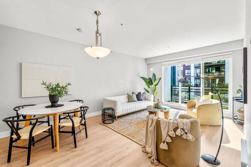 B210 20838 78B AVENUE - photo 1 of 28