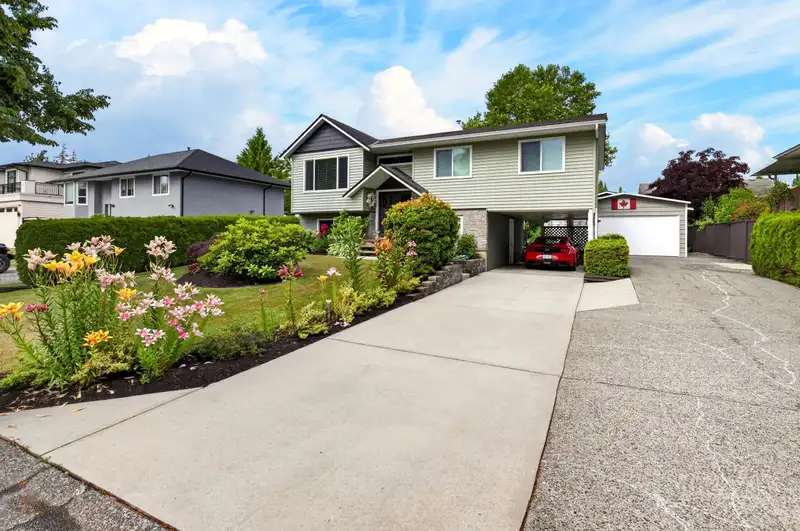 6323 CHARBRAY PLACE - photo 2 of 32