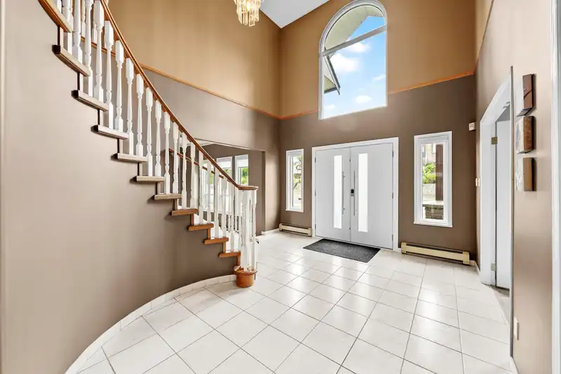 2288 LECLAIR DRIVE - photo 2 of 40