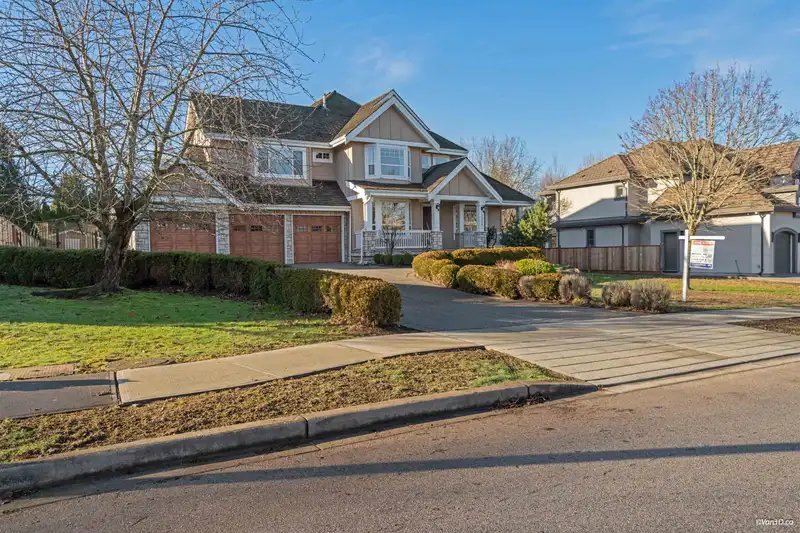 3355 164A STREET - photo 2 of 40