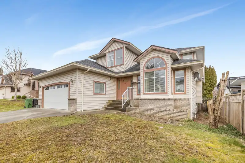 3154 KINGFISHER DRIVE - photo 1 of 36