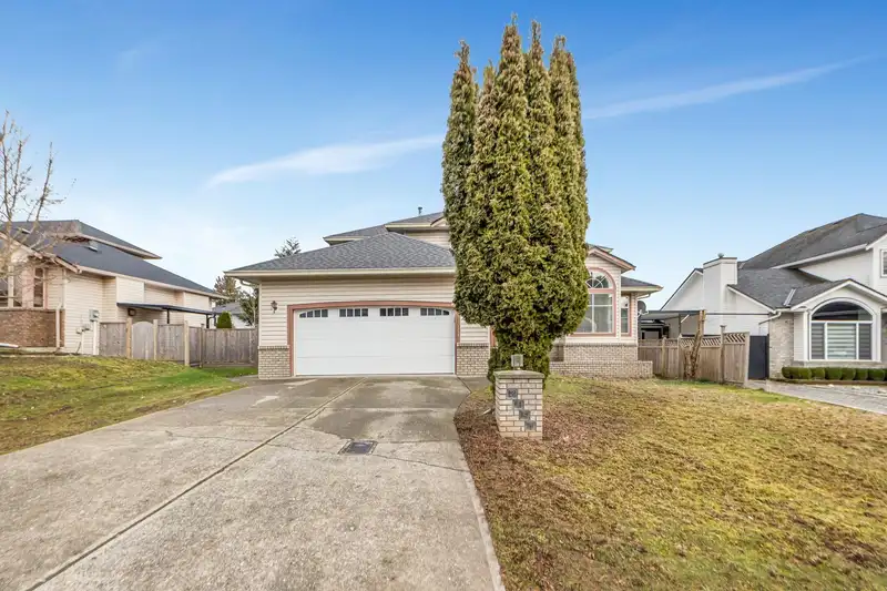 3154 KINGFISHER DRIVE - photo 2 of 36