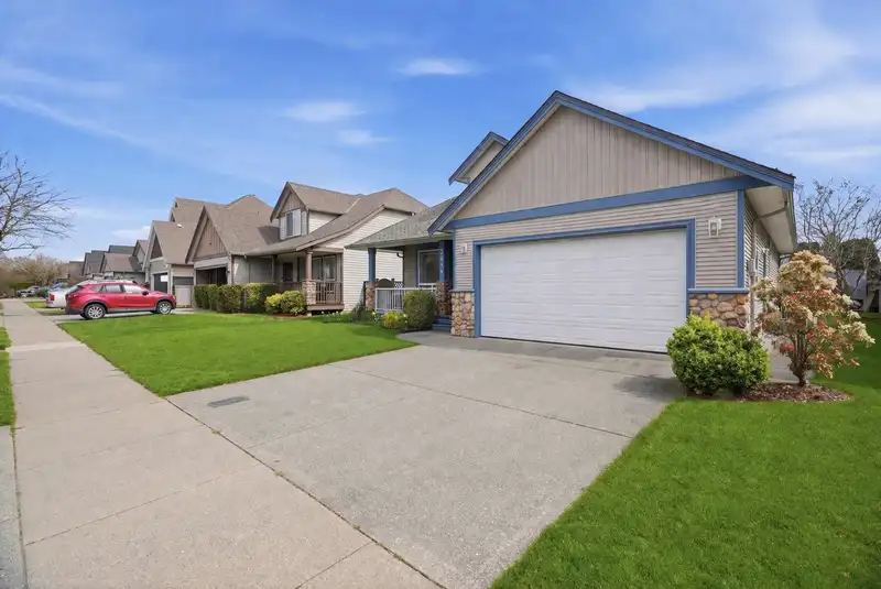 2844 SHUTTLE STREET - photo 2 of 37