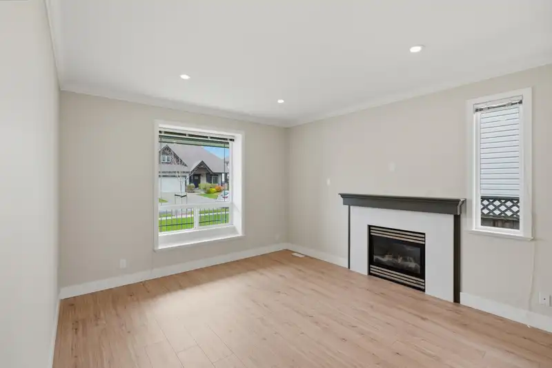 2844 SHUTTLE STREET - photo 4 of 37