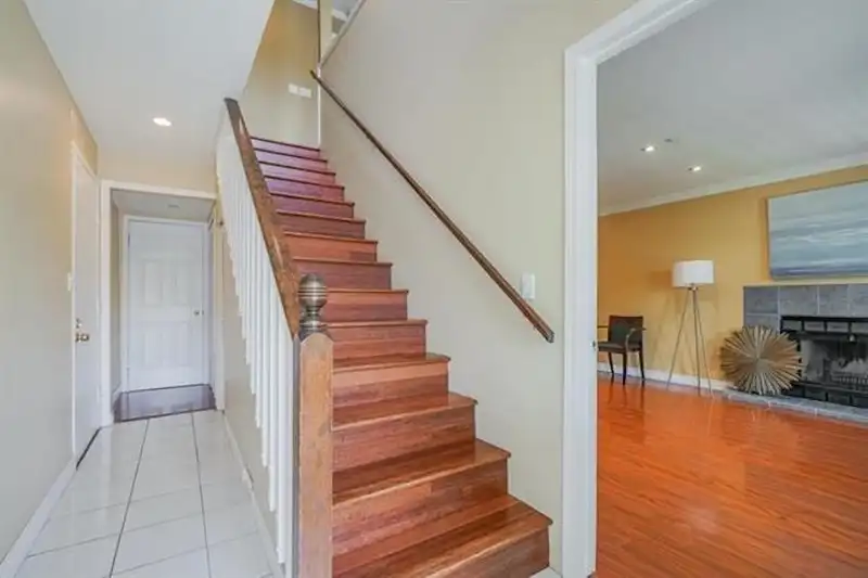 14751 89A AVENUE - photo 2 of 33