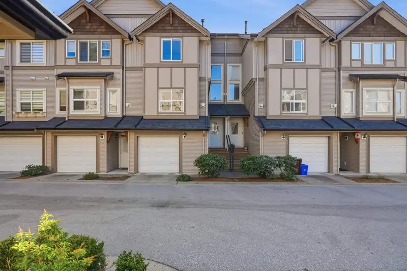50 12677 63 AVENUE - photo 2 of 24