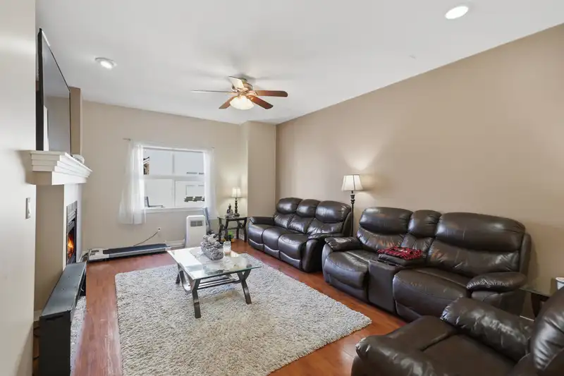 50 12677 63 AVENUE - photo 3 of 24