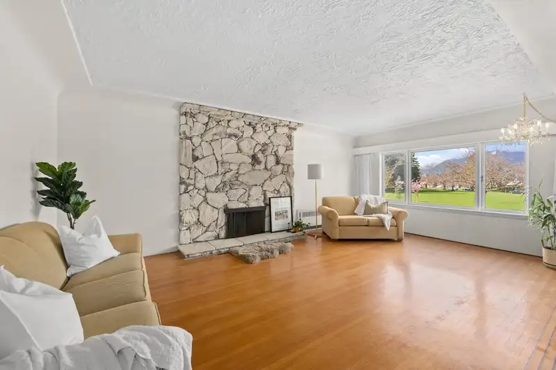 2880 OXFORD STREET - photo 3 of 39