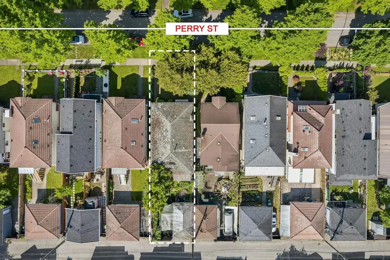 4420 PERRY STREET - photo 2 of 5
