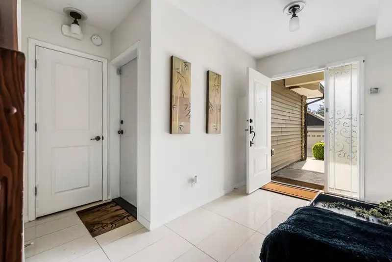 33 45957 SHERWOOD DRIVE - photo 4 of 40