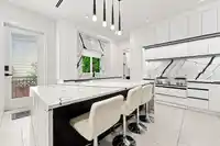 8019 113B STREET - thumbnail 4