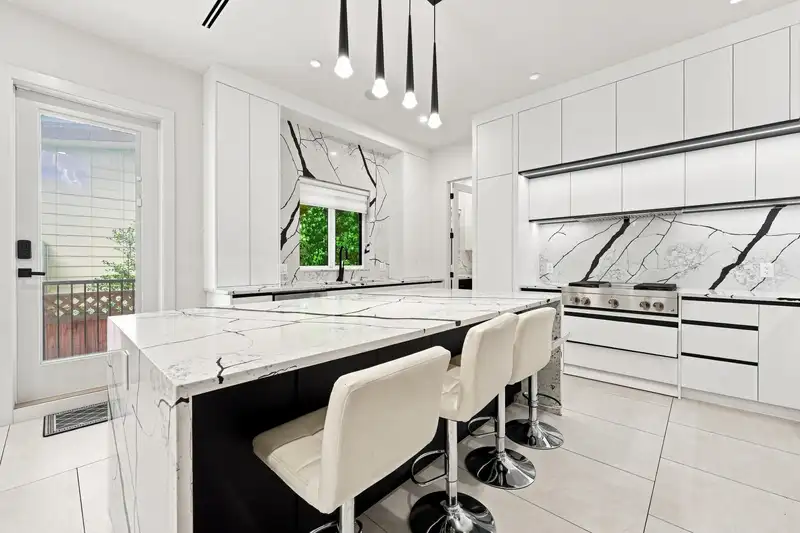 8019 113B STREET - photo 4 of 39