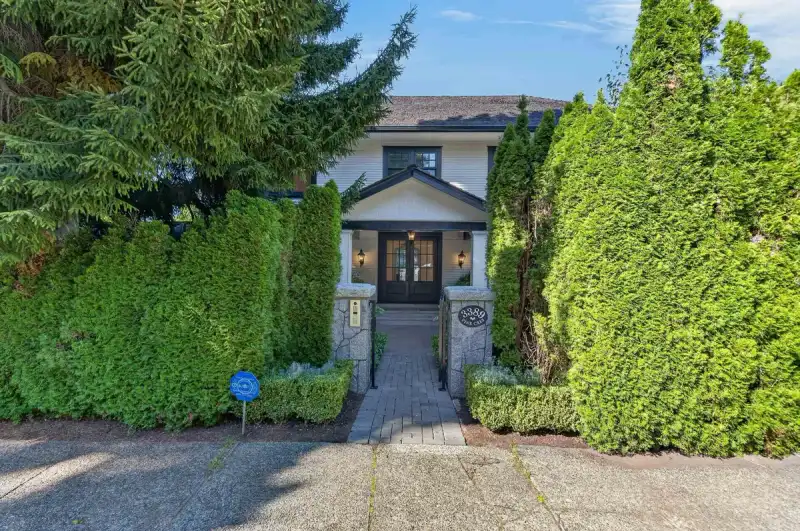 3389 PINE CRESCENT - photo 2 of 40