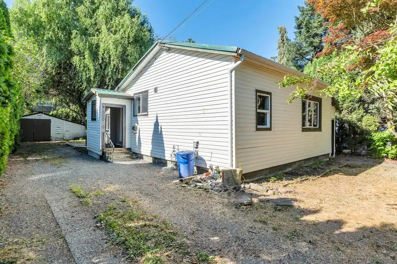 46054 ROBERTSON AVENUE - photo 3 of 30