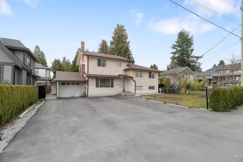 12957 98B AVENUE - photo 2 of 22