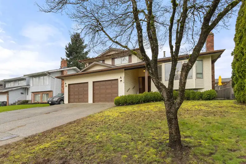 3778 NANAIMO CRESCENT - photo 1 of 32