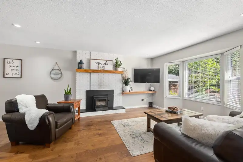 1715 IMPERIAL AVENUE - photo 3 of 34