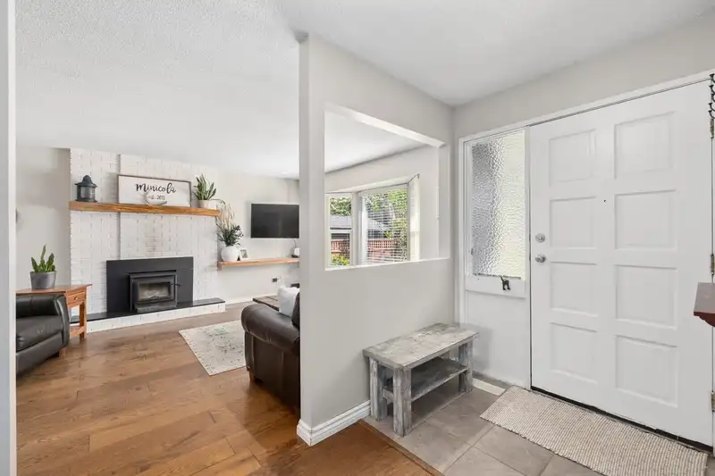 1715 IMPERIAL AVENUE - photo 4 of 34
