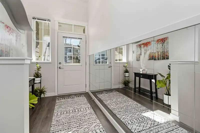 88 5551 ADMIRAL WAY - photo 4 of 40