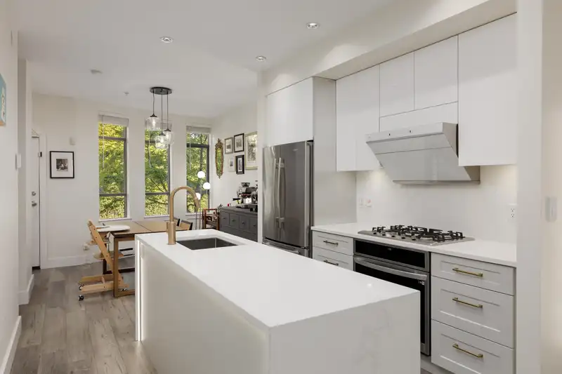 828 W 6TH AVENUE - photo 3 of 29