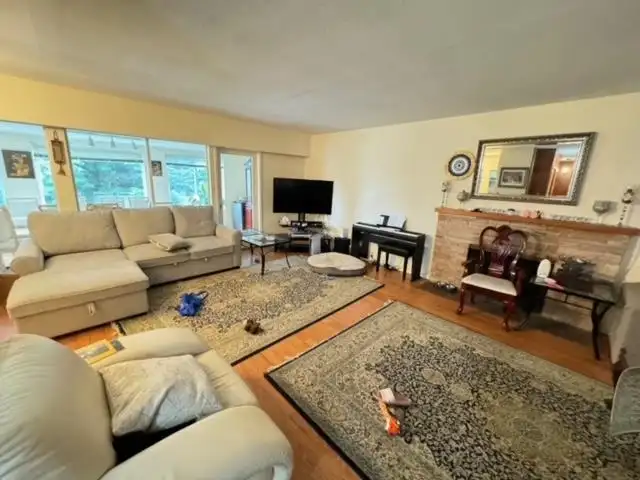 1490 MATHERS AVENUE - photo 3 of 6