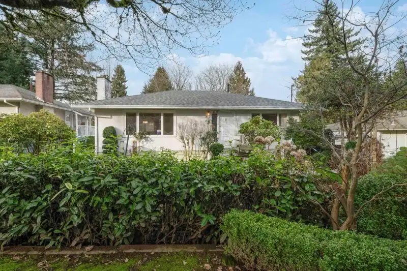12657 98 AVENUE - photo 1 of 40
