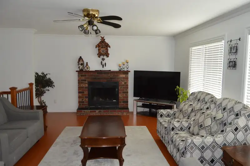 11275 72 AVENUE - photo 3 of 25