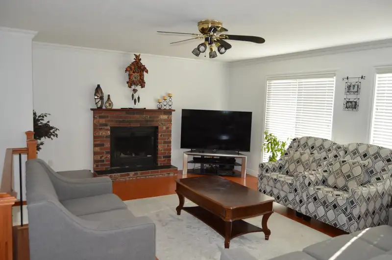 11275 72 AVENUE - photo 4 of 25