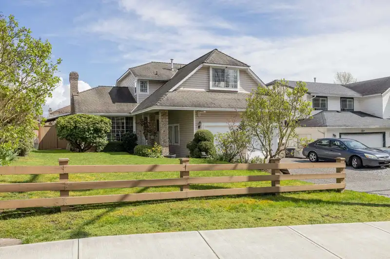 7838 160 STREET - photo 2 of 40