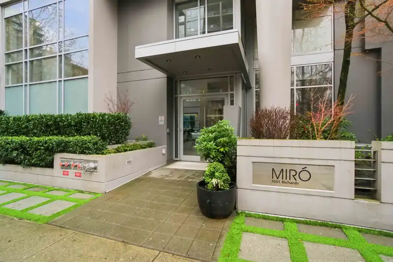 1701 1001 RICHARDS STREET - photo 4 of 30