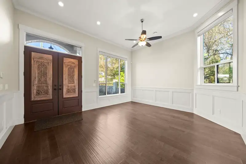 7028 BROADWAY - photo 3 of 38